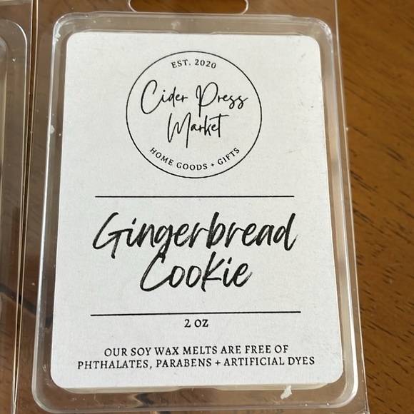 NWT Soy Wax melts. Lot of 4. 3-sweater weather/1 gingerbread cookie. Cream - Picture 2 of 7